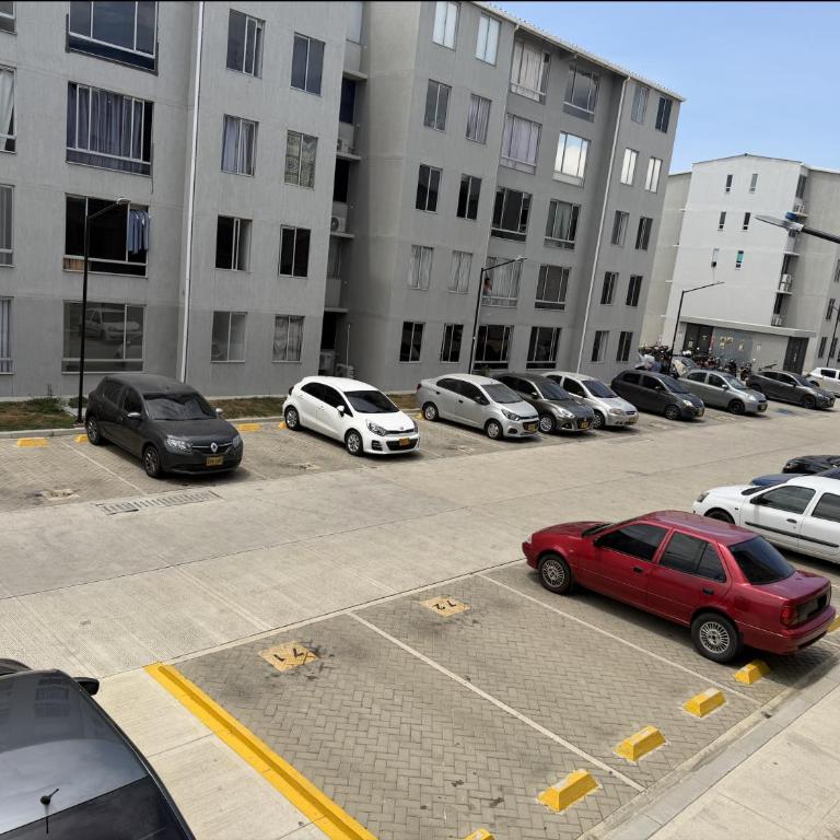Moderno apto low cost 15 min CC buena vista 2 TV con parqueadero comunal - Apartamento de 3 dormitorios - 12