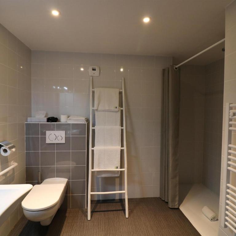 Sure Hotel by Best Western Saint-Raphael Le Dramont - Family Room with One Double Bed and One Bunk Bed - Ground Floor/Non-Smoking - 4
