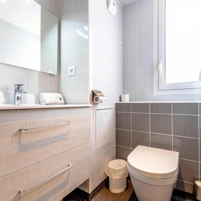 Sure Hotel by Best Western Saint-Raphael Le Dramont - Chambre Lit Queen-Size Standard avec Balcon - Non-Fumeurs - 6