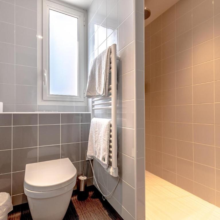 Sure Hotel by Best Western Saint-Raphael Le Dramont - Superior Queen Room with Balcony - Higher Floor/Non-Smoking - 5