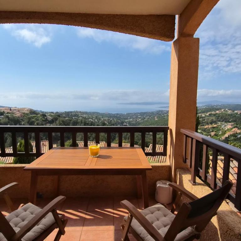 Appartement T3 , 4 personnes, 2 salles de bain , vue mer aux Issambres - Appartement 2 Chambres - 11
