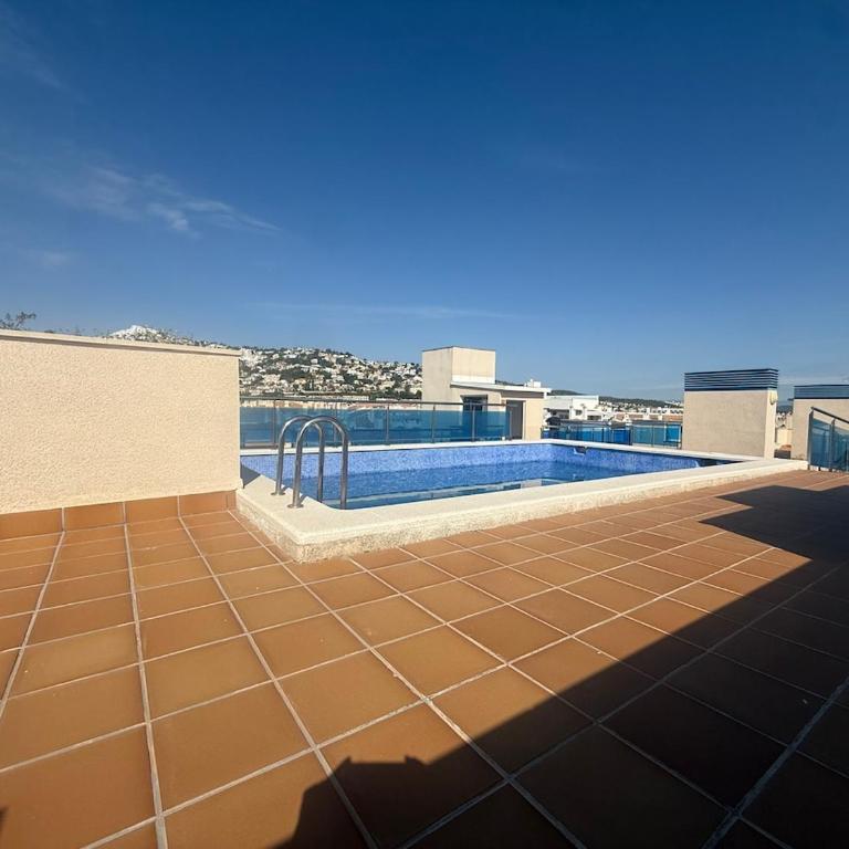 Céntrico con piscina y parking Terraza espaciosa - Apartamento de 3 dormitorios - 1