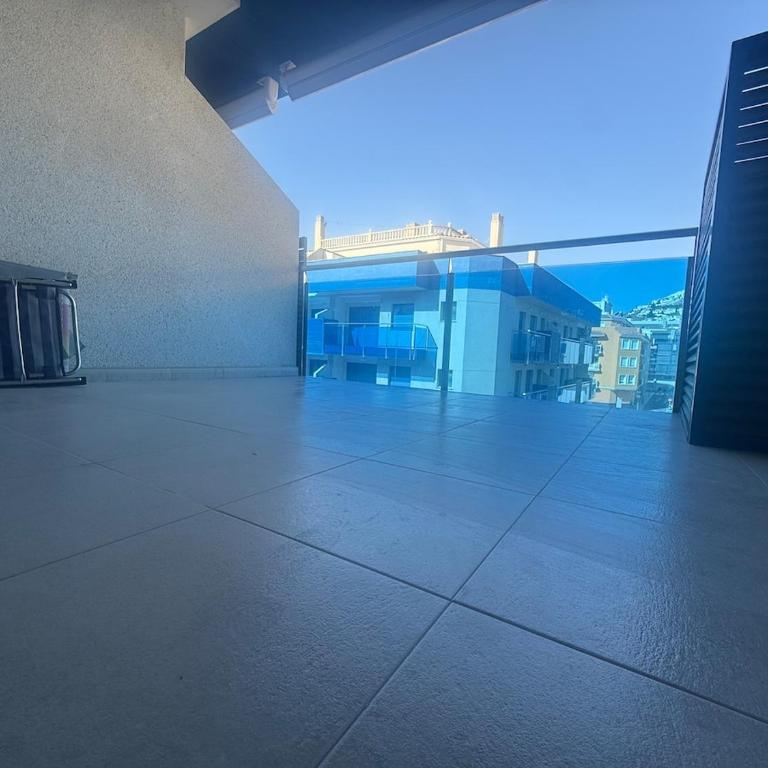 Céntrico con piscina y parking Terraza espaciosa - Apartamento de 3 dormitorios - 3