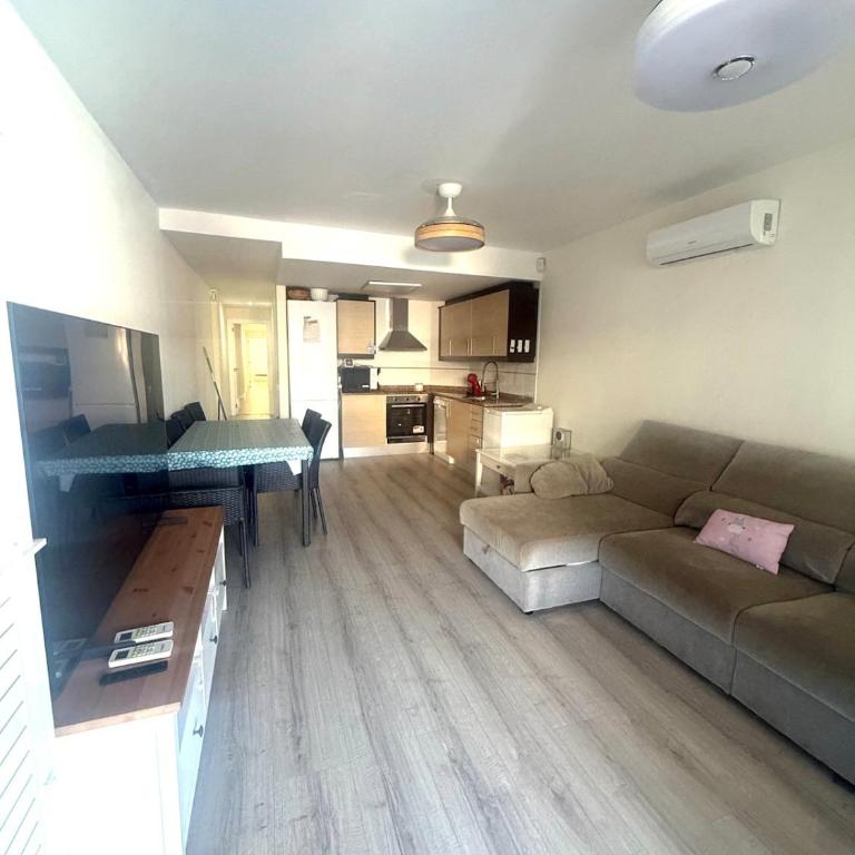 Céntrico con piscina y parking Terraza espaciosa - Apartamento de 3 dormitorios - 4