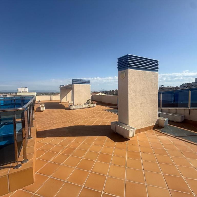 Céntrico con piscina y parking Terraza espaciosa - Apartamento de 3 dormitorios - 28