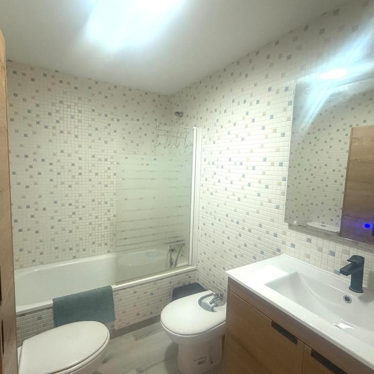 Céntrico con piscina y parking Terraza espaciosa - Apartamento de 3 dormitorios - 51