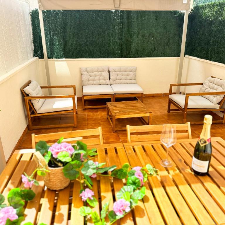 Apt con chill-out, piscina en la azotea a 5 min de la playa y parking privado - Estudio con terraza - 24