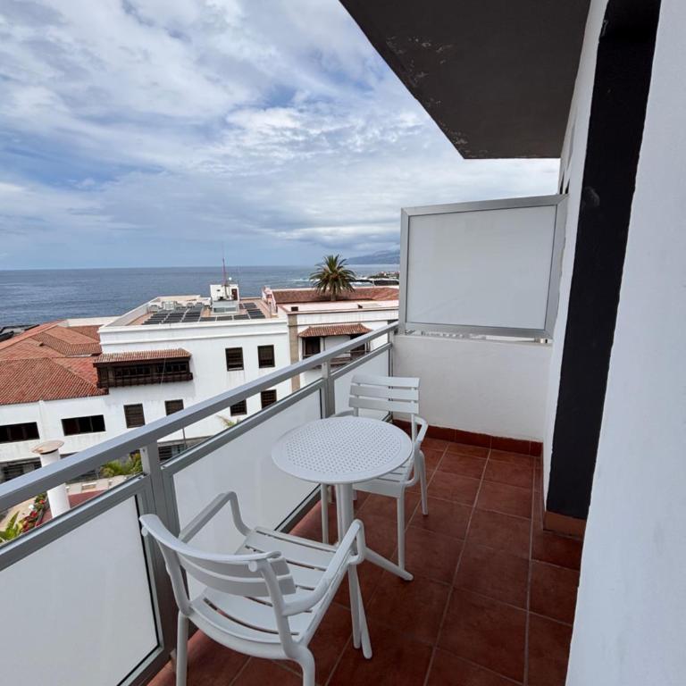 Hotel Monopol - Habitación Doble Deluxe con balcón y vistas al mar - 6