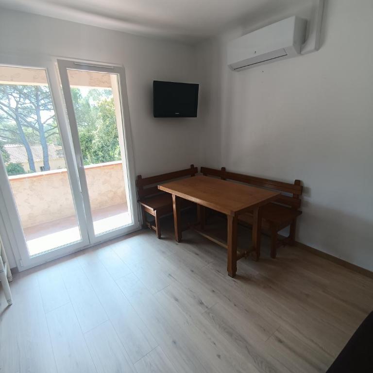les campanules - Two-Bedroom Apartment with Balcony - 7
