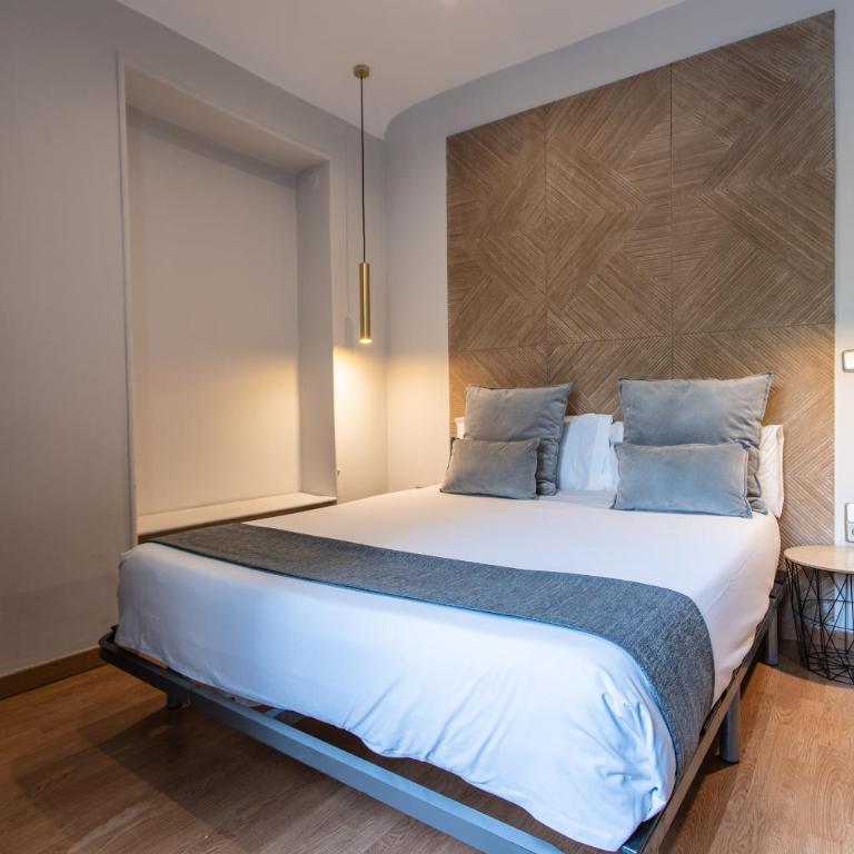 AbraCadabra Suites - Habitación Doble con baño compartido y balcón - 28