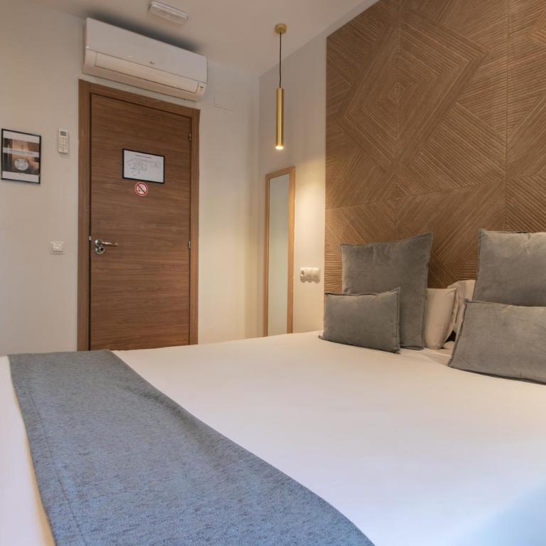 AbraCadabra Suites - Habitación Doble con baño compartido y balcón - 37