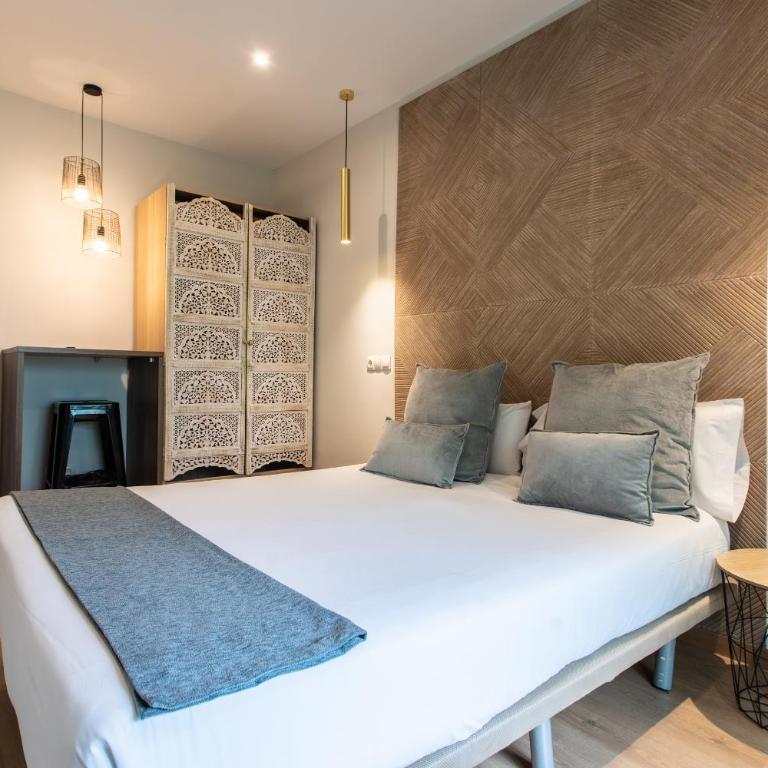 AbraCadabra Suites - Hébergement Double avec Salle de Bains Commune et Balcon - 39