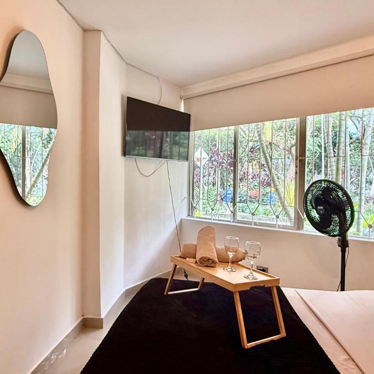 Apartaestudio en Laureles-plaza mayor-Av 33-laundry-wifi - Studio - 1