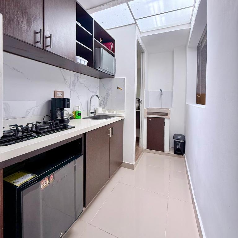 Apartaestudio en Laureles-plaza mayor-Av 33-laundry-wifi - Studio - 9