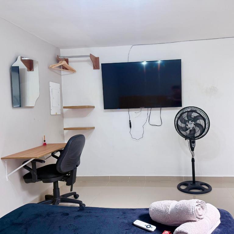 Apartaestudio en Laureles-plaza mayor-Av 33-laundry-wifi - Studio - 8