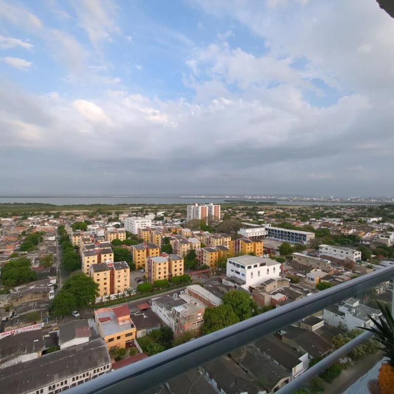 18th-Floor Apartment with a View, 3 Bedrooms, Near the Airport - Apartment - 2