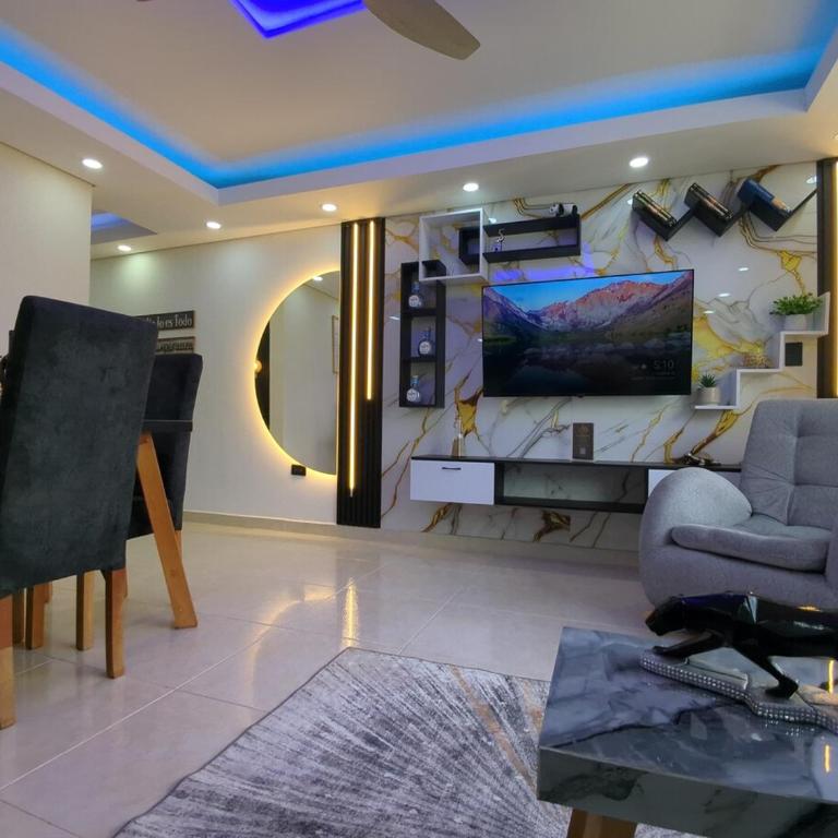 18th-Floor Apartment with a View, 3 Bedrooms, Near the Airport - Apartment - 5