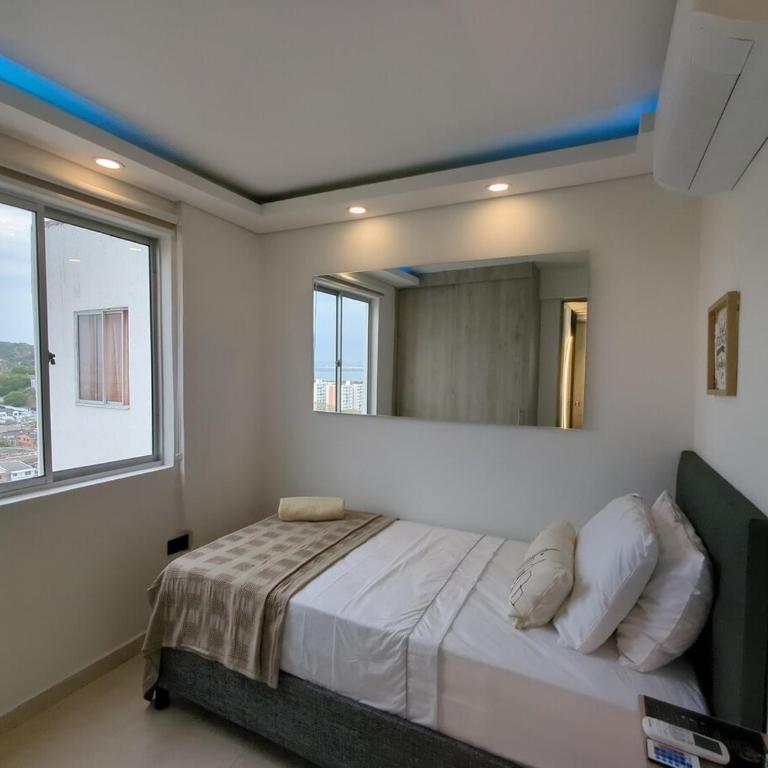 18th-Floor Apartment with a View, 3 Bedrooms, Near the Airport - Apartment - 9