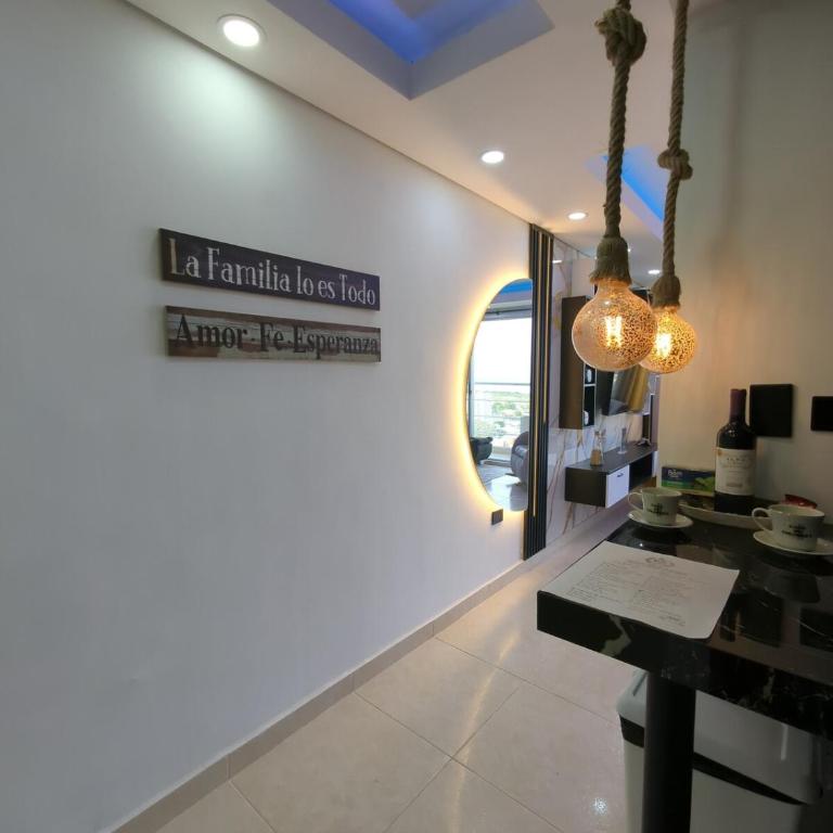 18th-Floor Apartment with a View, 3 Bedrooms, Near the Airport - Apartment - 11