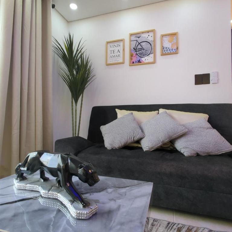 18th-Floor Apartment with a View, 3 Bedrooms, Near the Airport - Apartment - 17