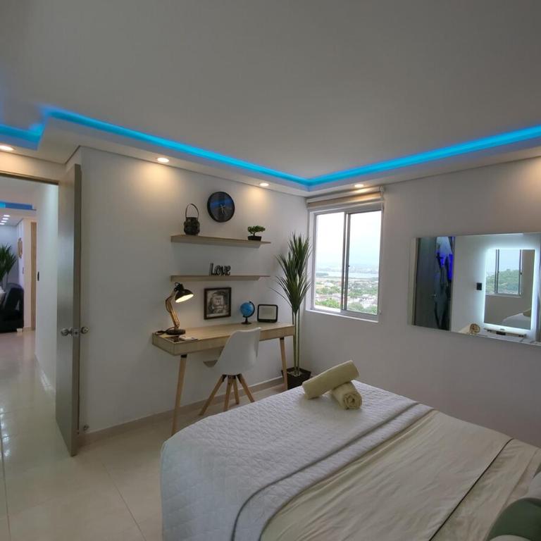 18th-Floor Apartment with a View, 3 Bedrooms, Near the Airport - Apartment - 18