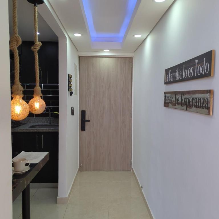 18th-Floor Apartment with a View, 3 Bedrooms, Near the Airport - Apartment - 27