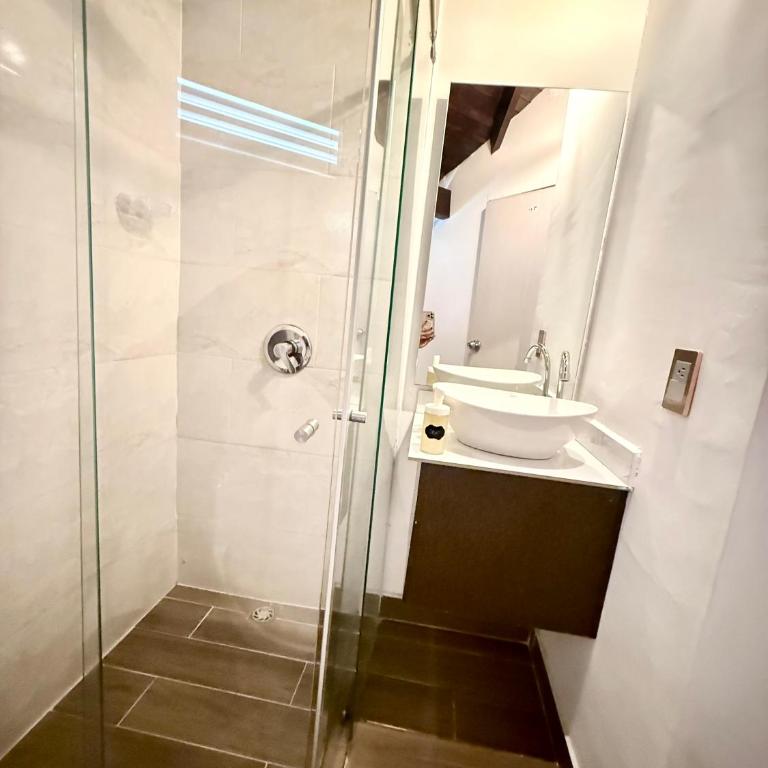 Apartaestudio en Laureles-plaza mayor-Av 33-laundry-wifi - Studio - 10