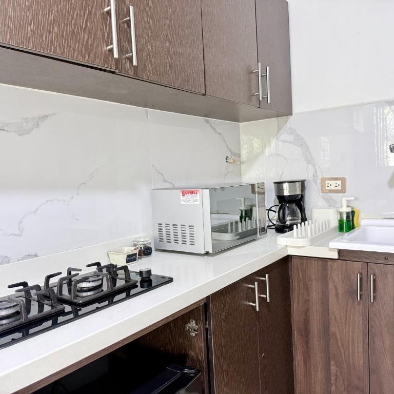 Apartaestudio en Laureles-plaza mayor-Av 33-laundry-wifi - Studio - 15