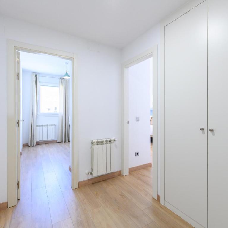 HMA121B - Amplio Piso 2 dormitorios y 2 baños en Ciudad Lineal, Madrid - Alquiler temporal - Two-Bedroom Apartment - 12