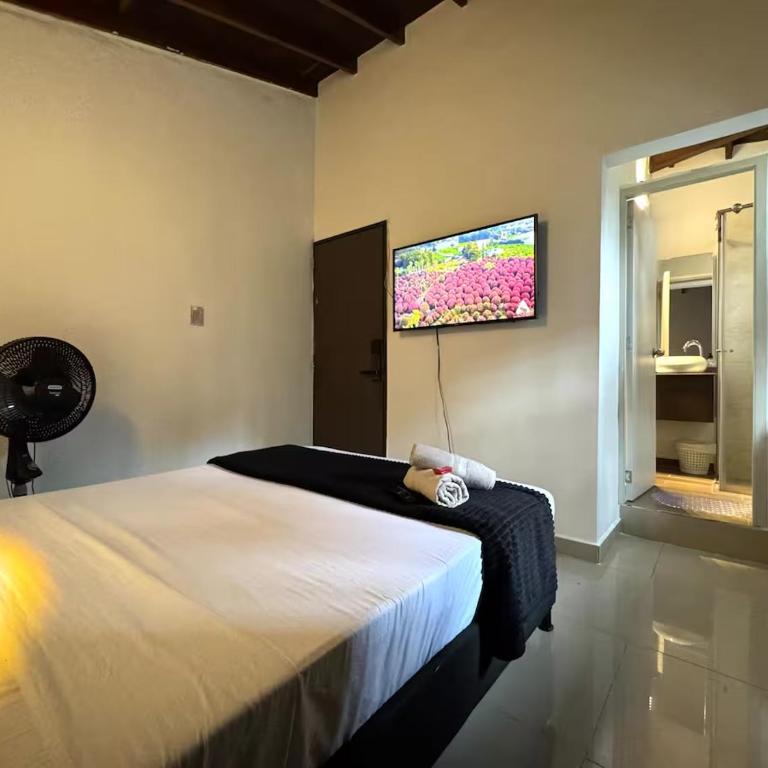 Apartaestudio en Laureles-plaza mayor-Av 33-laundry-wifi - Studio - 6
