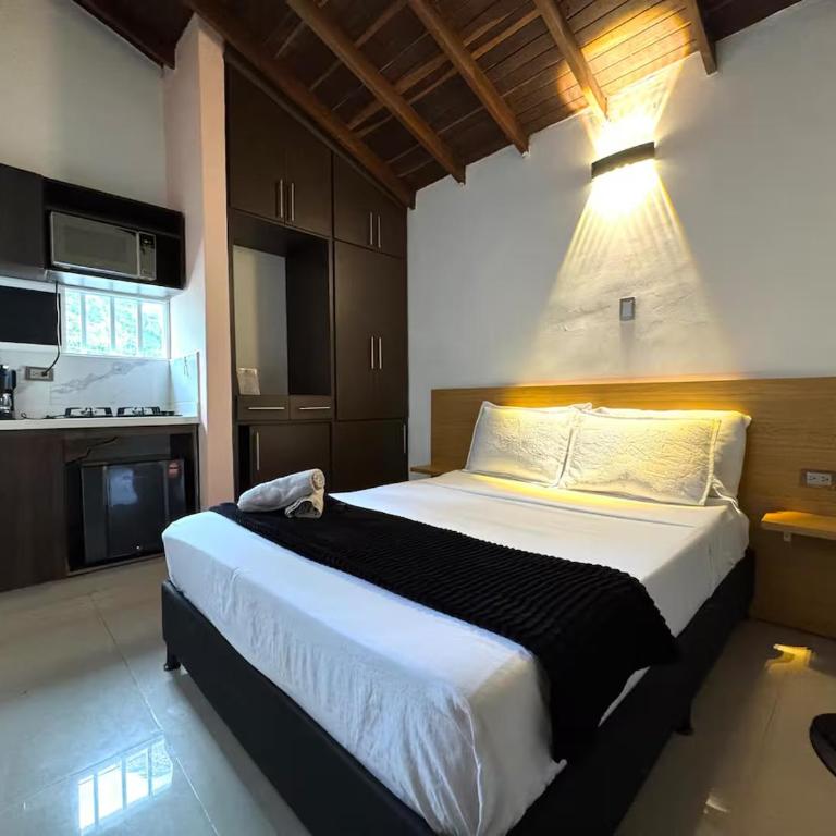 Apartaestudio en Laureles-plaza mayor-Av 33-laundry-wifi - Studio - 3