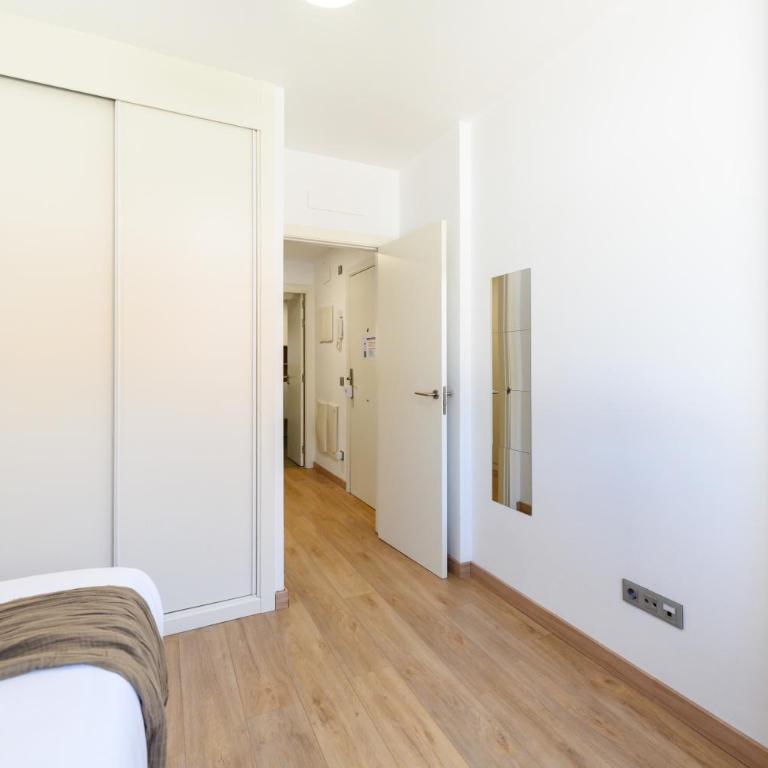 HMA121B - Amplio Piso 2 dormitorios y 2 baños en Ciudad Lineal, Madrid - Alquiler temporal - Two-Bedroom Apartment - 42