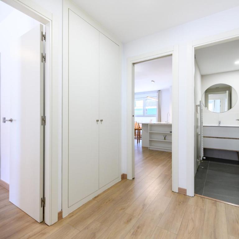HMA121B - Amplio Piso 2 dormitorios y 2 baños en Ciudad Lineal, Madrid - Alquiler temporal - Two-Bedroom Apartment - 51