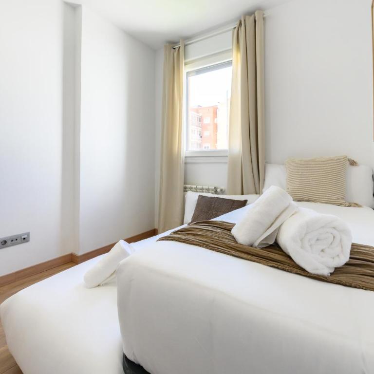 HMA121B - Amplio Piso 2 dormitorios y 2 baños en Ciudad Lineal, Madrid - Alquiler temporal - Two-Bedroom Apartment - 41