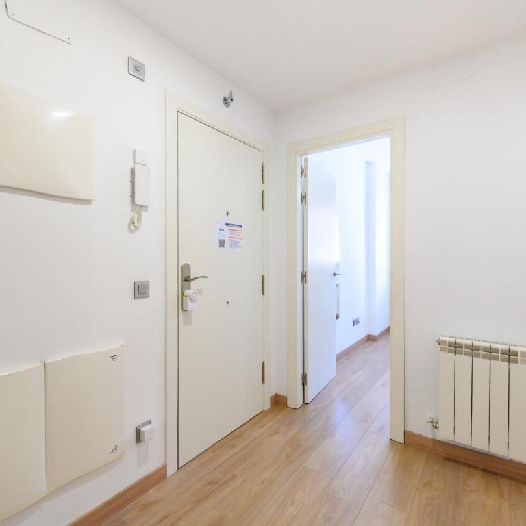 HMA121B - Amplio Piso 2 dormitorios y 2 baños en Ciudad Lineal, Madrid - Alquiler temporal - Two-Bedroom Apartment - 49