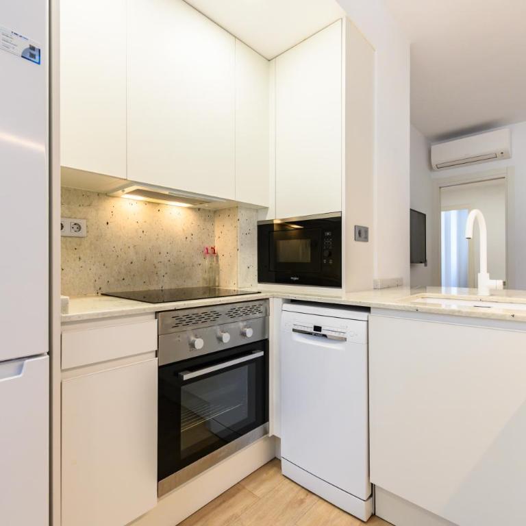 HMA121B - Amplio Piso 2 dormitorios y 2 baños en Ciudad Lineal, Madrid - Alquiler temporal - Two-Bedroom Apartment - 18