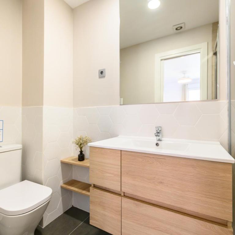HMA121B - Amplio Piso 2 dormitorios y 2 baños en Ciudad Lineal, Madrid - Alquiler temporal - Two-Bedroom Apartment - 33
