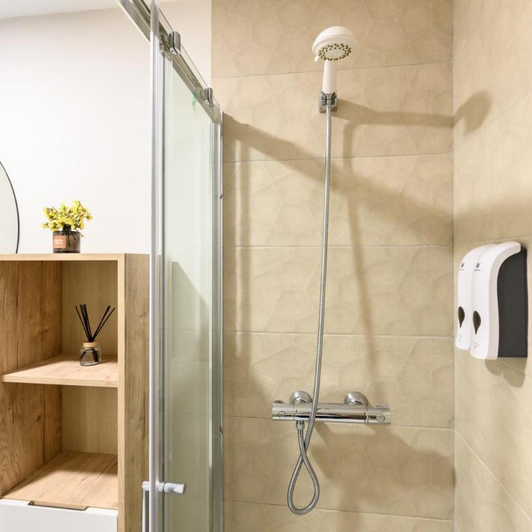 HMA121B - Amplio Piso 2 dormitorios y 2 baños en Ciudad Lineal, Madrid - Alquiler temporal - Two-Bedroom Apartment - 44