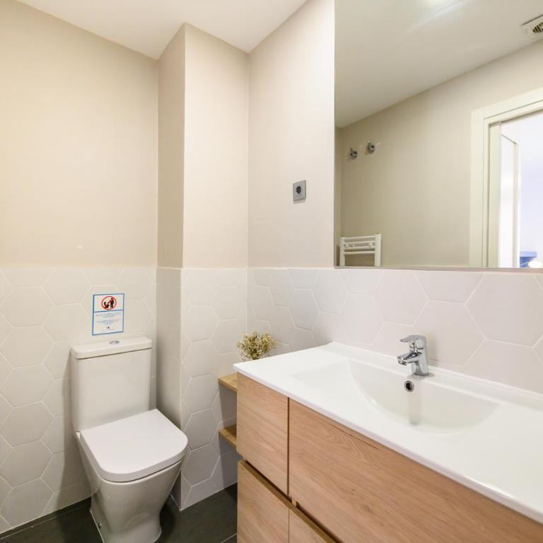 HMA121B - Amplio Piso 2 dormitorios y 2 baños en Ciudad Lineal, Madrid - Alquiler temporal - Two-Bedroom Apartment - 34