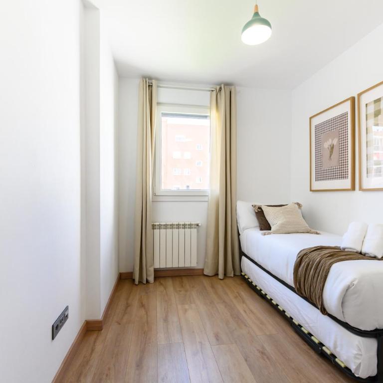 HMA121B - Amplio Piso 2 dormitorios y 2 baños en Ciudad Lineal, Madrid - Alquiler temporal - Two-Bedroom Apartment - 8