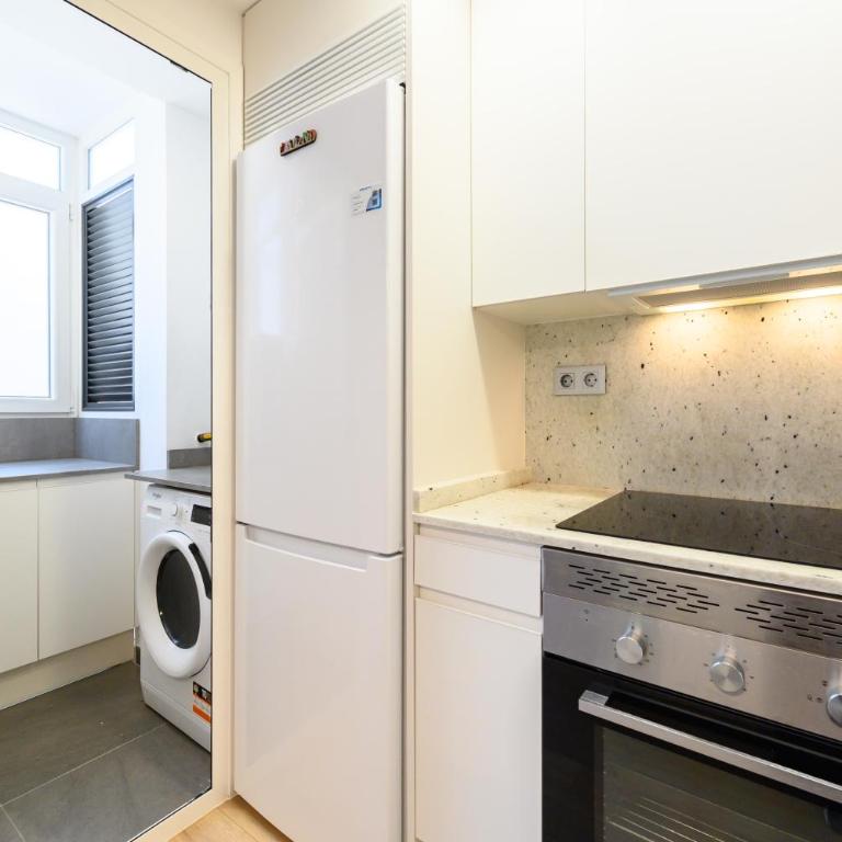HMA121B - Amplio Piso 2 dormitorios y 2 baños en Ciudad Lineal, Madrid - Alquiler temporal - Two-Bedroom Apartment - 23