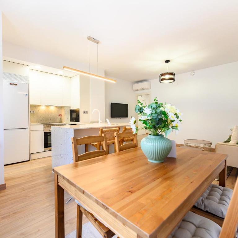 HMA121B - Amplio Piso 2 dormitorios y 2 baños en Ciudad Lineal, Madrid - Alquiler temporal - Two-Bedroom Apartment - 15