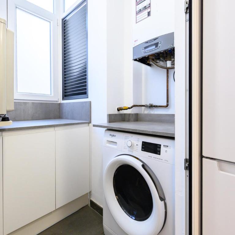 HMA121B - Amplio Piso 2 dormitorios y 2 baños en Ciudad Lineal, Madrid - Alquiler temporal - Two-Bedroom Apartment - 24
