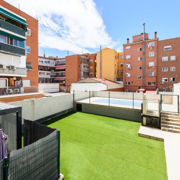 HMA121B - Amplio Piso 2 dormitorios y 2 baños en Ciudad Lineal, Madrid - Alquiler temporal - Two-Bedroom Apartment - 52