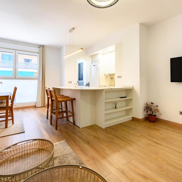 HMA121B - Amplio Piso 2 dormitorios y 2 baños en Ciudad Lineal, Madrid - Alquiler temporal - Two-Bedroom Apartment - 46