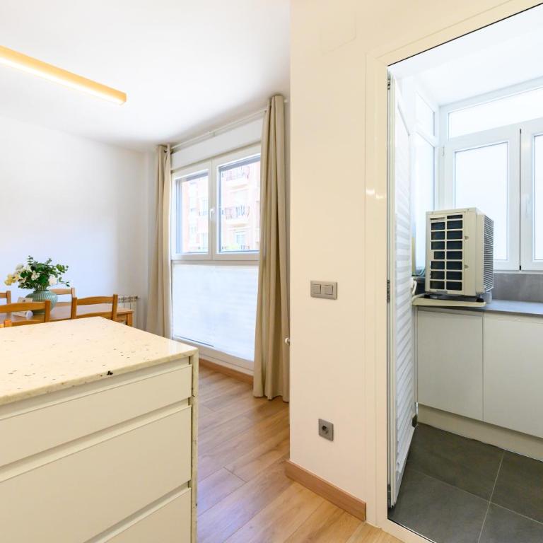 HMA121B - Amplio Piso 2 dormitorios y 2 baños en Ciudad Lineal, Madrid - Alquiler temporal - Two-Bedroom Apartment - 26