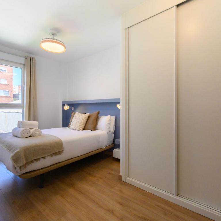 HMA121B - Amplio Piso 2 dormitorios y 2 baños en Ciudad Lineal, Madrid - Alquiler temporal - Two-Bedroom Apartment - 4
