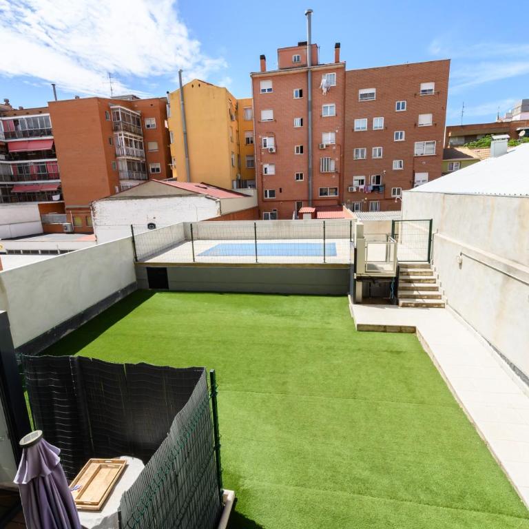 HMA121B - Amplio Piso 2 dormitorios y 2 baños en Ciudad Lineal, Madrid - Alquiler temporal - Two-Bedroom Apartment - 53