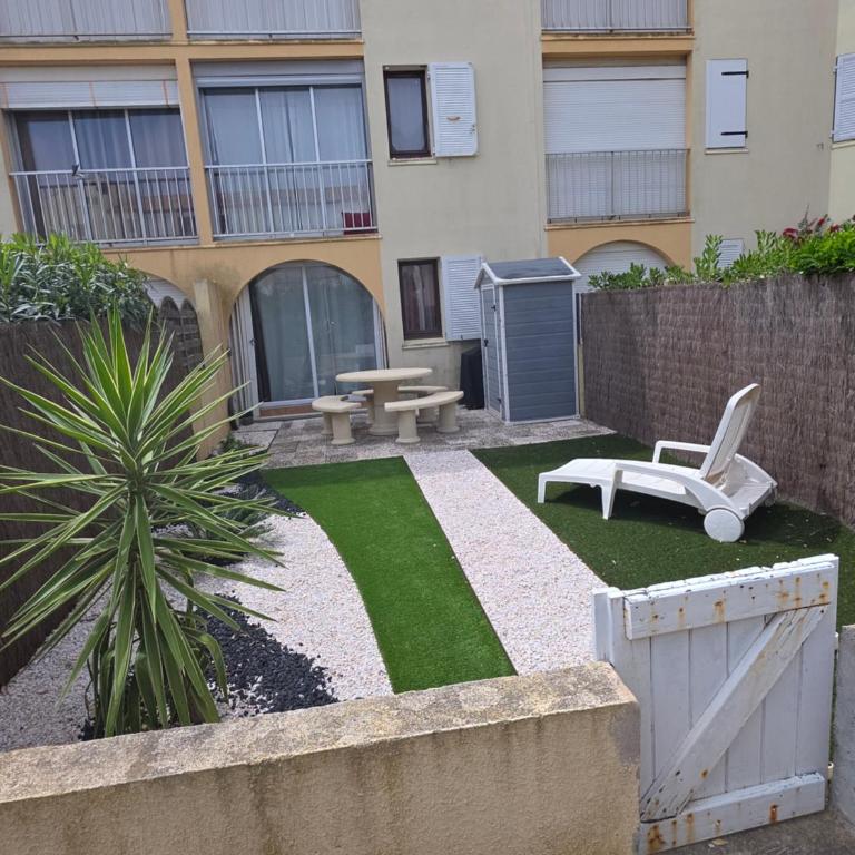 Appartement T2 avec son rez de jardin de 40 m2 5 couchages 250m de la plage et 15km de l'Arena - Appartement 1 Chambre - 1