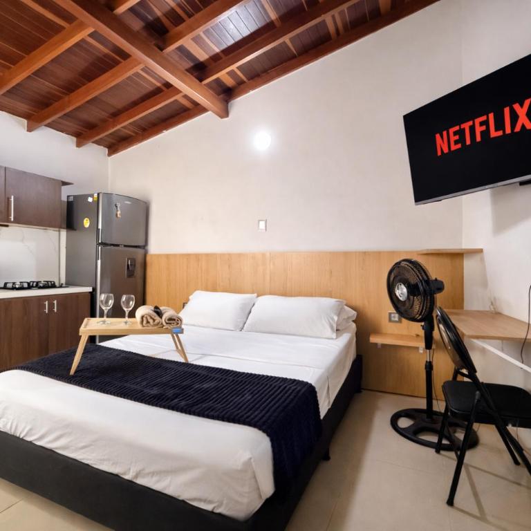 Apartaestudio en Laureles-plaza mayor-Av 33-laundry-wifi - Studio - 7